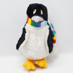 Vintage 80s Penguin with Rainbow Scarf Plushie (SeaWorld & R. Dakin, 1981) - Retro Gift for Penguin Lovers (Pete/Penny Penguin)