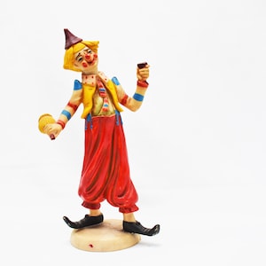 Vintage Italiaanse Clown - Fontanini Italië 70s - Hars Rood, Geel, Blauw Heldere Primaire Kleuren - Home Decor, Kinderkamer, Bibliotheek, Kantoor