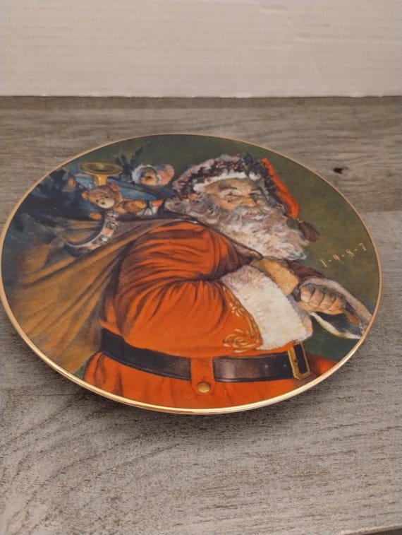1987 the Magic That Santa Brings Porcelain W/ 22K Gold Christmas