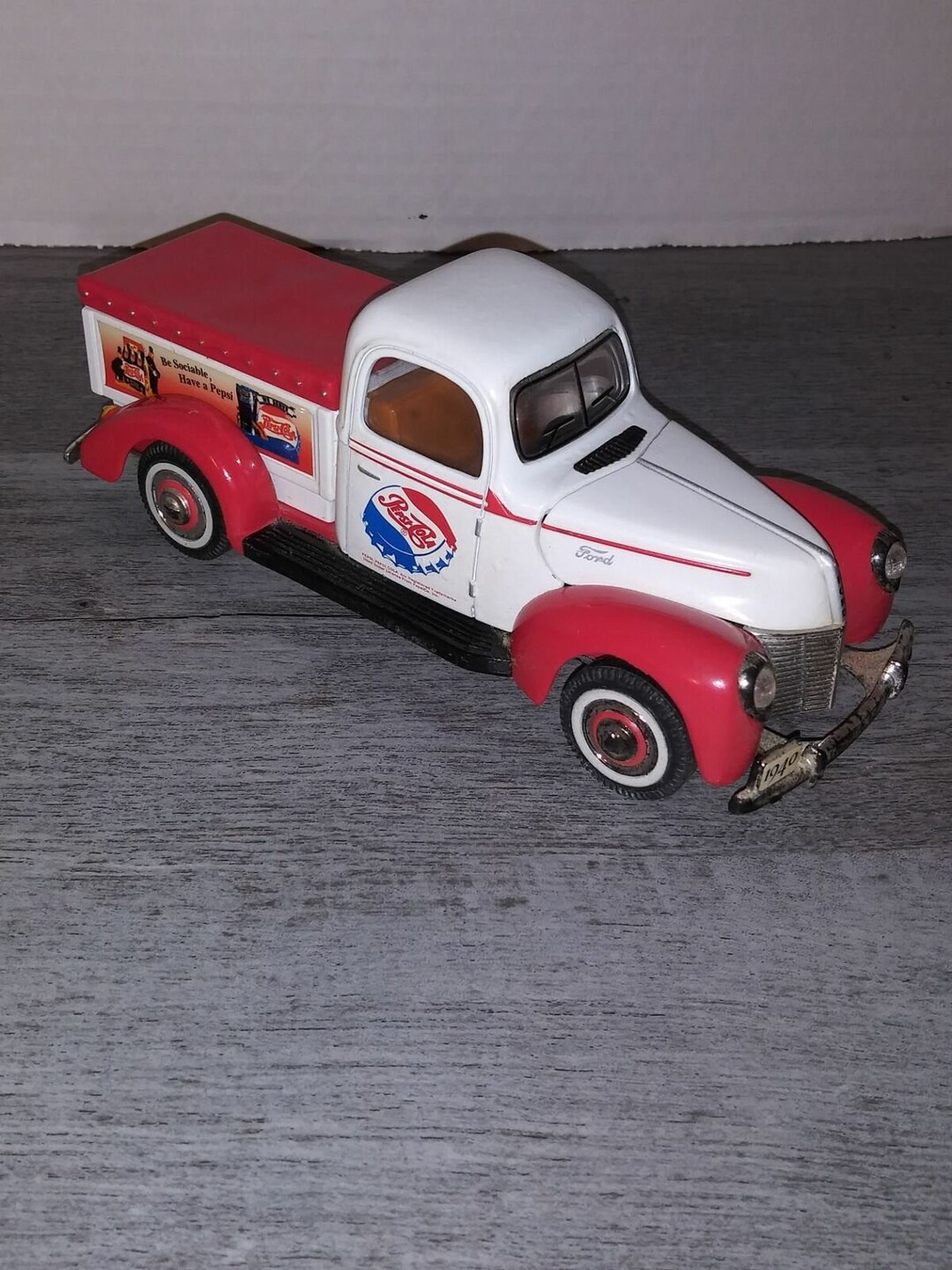 Golden Wheel 1/18 - Ford 1940 Pepsi Cola Tirelire Camion - Diecast Rouge - Occasion