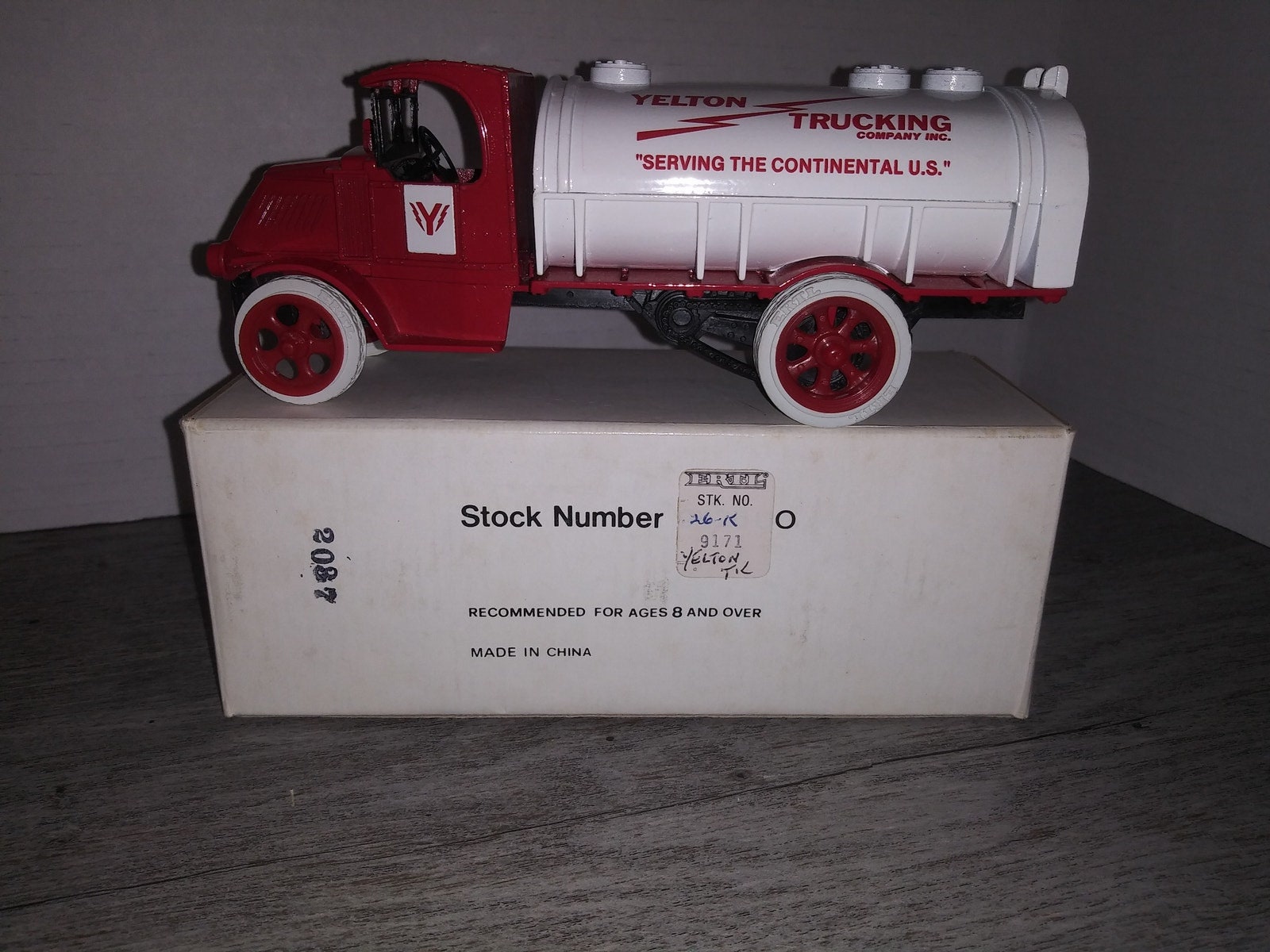 Yelton Trucking Mack Bull Dog Tanker Truck Vintage (1987) Ertl Die Yelton Trucking Mack Bull Dog Tanker Truck Vintage (1987) Ertl Die