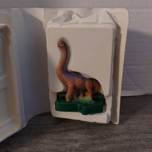 Walt Disney's DINOSAUR Disney Video Showcase VHS 2000 McDonald's toy image 3