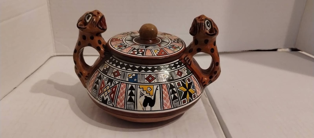 Chinchero Cusco Peru Hand Painted Art Pottery Covered Bowl