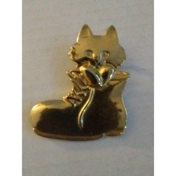 Gold Tone Puss in Boots Kitty Cat Brooch