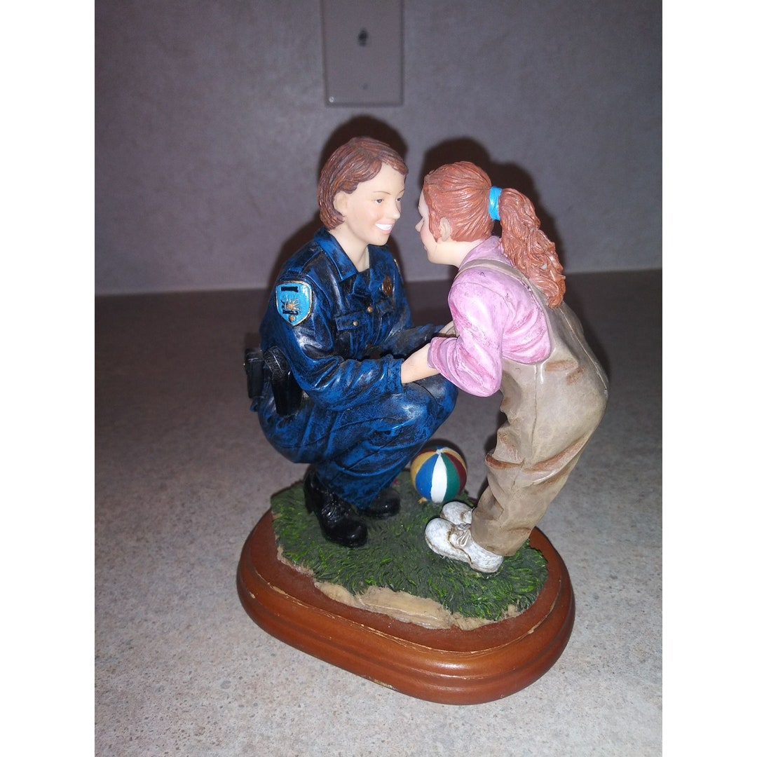 Vanmark Blue Hats of Bravery Policewoman big Sister Figurine 2000 1/