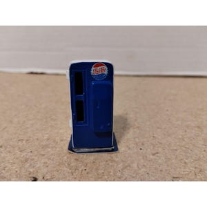 1 3/4&quot; Pepsi Cola Vending Machine Miniature Figure