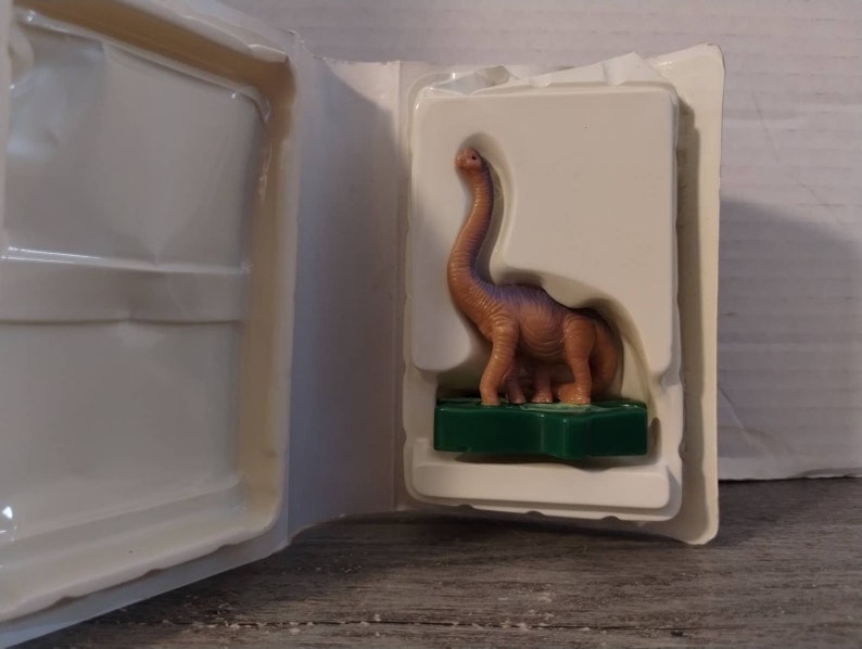 Walt Disney's DINOSAUR Disney Video Showcase VHS 2000 McDonald's toy image 2