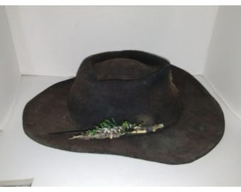 Vintage Black Wool Wide-brim Hat With Feather Accent  display picture 2