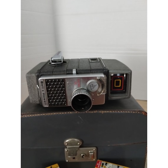 Bell & Howell 10mm Film Camera F/1.9 Electric Eye With Case 2