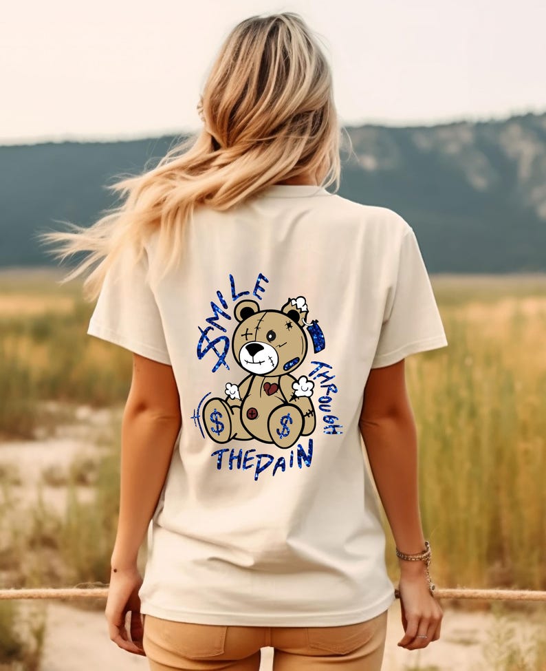 Camiseta "Sonríe a través del dolor", camiseta motivacional, camiseta con zapatillas "Oso lindo", camiseta de salud mental, regalo inspirador, camiseta "Ámate a ti mismo" imagen 2
