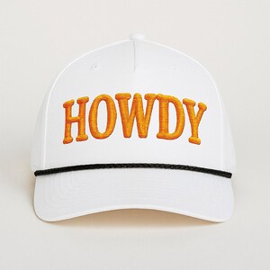 Howdy Rope Hat Retro Trucker – Western Embroidered Snapback Cap, Vintage Style Rope Hat, Classic 5-Panel Hat for Country, Beach, & Game Days
