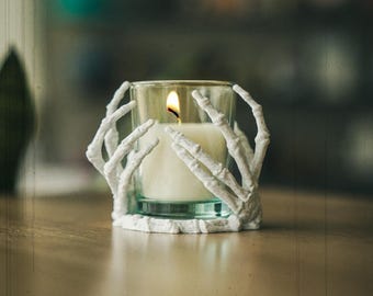 Fiery Flame Candle Holder – The Perfect Halloween Decoration for a Spooky Atmosphere!
