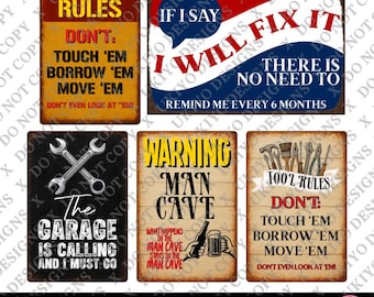 Può includere: Un pacchetto digitale di cinque insegne rettangolari con vari design. Le insegne includono testi come TOOL RULES, IF I SAY I WILL FIX IT, THE GARAGE IS CALLING, WARNING MAN CAVE e una seconda versione dell'insegna TOOL RULES con grafiche di utensili.