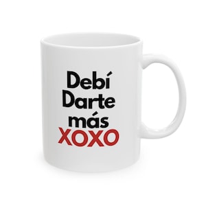 Caneca de cerâmica Debi Darte Mas XOXO 11oz Bad Bunny El Conejo Malo Presente perfeito para fãs Design inspirado em música urbana Xícara de café divertida e moderna
