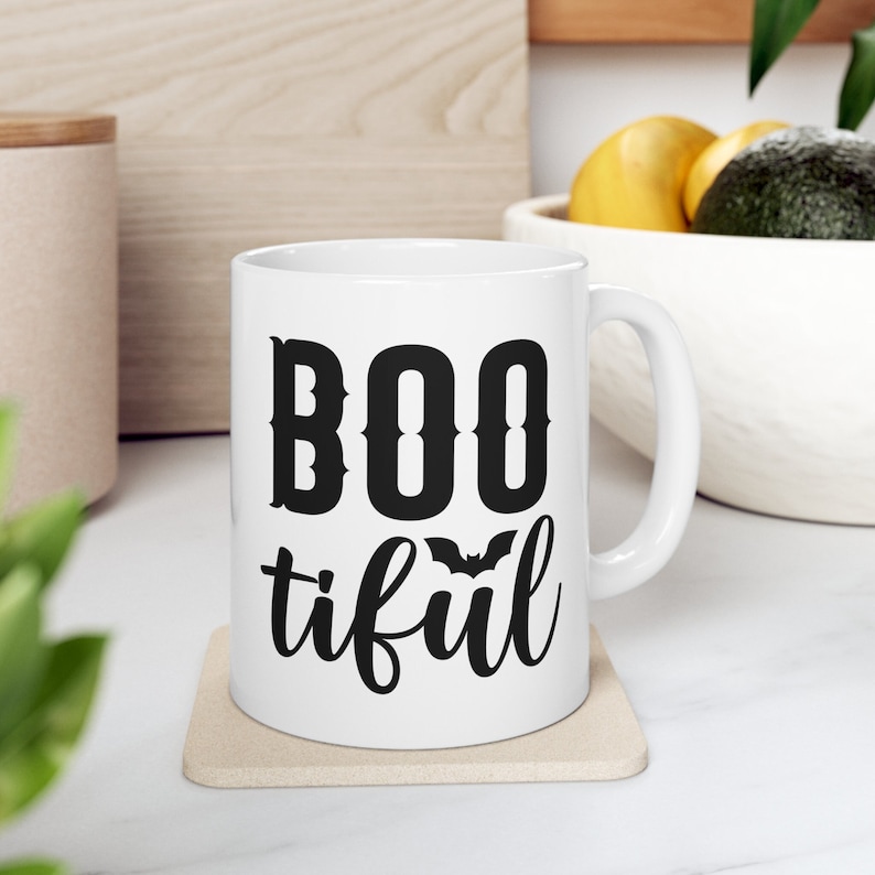 Idée de cadeau de tasse Spooky Boo-tifully Cute pour elle Tasse à thé en céramique d'Halloween de 11 oz, maman de café, amateur de thé, tasse à chocolat Cadeau d'automne parfait image 1