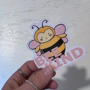 Un autocollant aimable « abeille » | Sticker pour ordinateur portable | Autocollant gentillesse