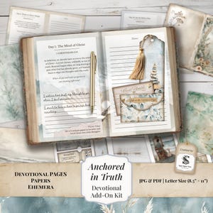 Peut inclure: Un livre ouvert avec des pages lignées, un stylo doré et des éléments décoratifs. Les pages présentent du texte sur l'esprit du Christ. Une étiquette avec un pompon et une petite enveloppe avec des motifs floraux sont également visibles. Les mots "Anchored in Truth" sont affichés.