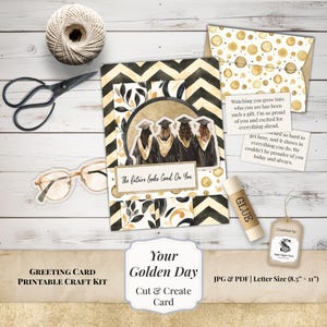 Puede incluir: Un kit de manualidades imprimible con temática de graduación con una tarjeta de felicitación, un sobre y adornos. La tarjeta presenta un patrón de chevron negro y dorado y una imagen circular de graduados. El texto incluye "The future looks Good On You."
