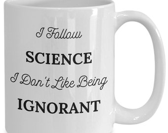 Kubek do kawy „I Follow Science”: prezent dla miłośnika nauki