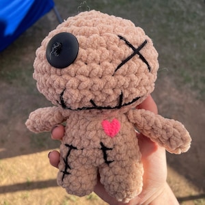 Gehäkelte Voodoo Puppe