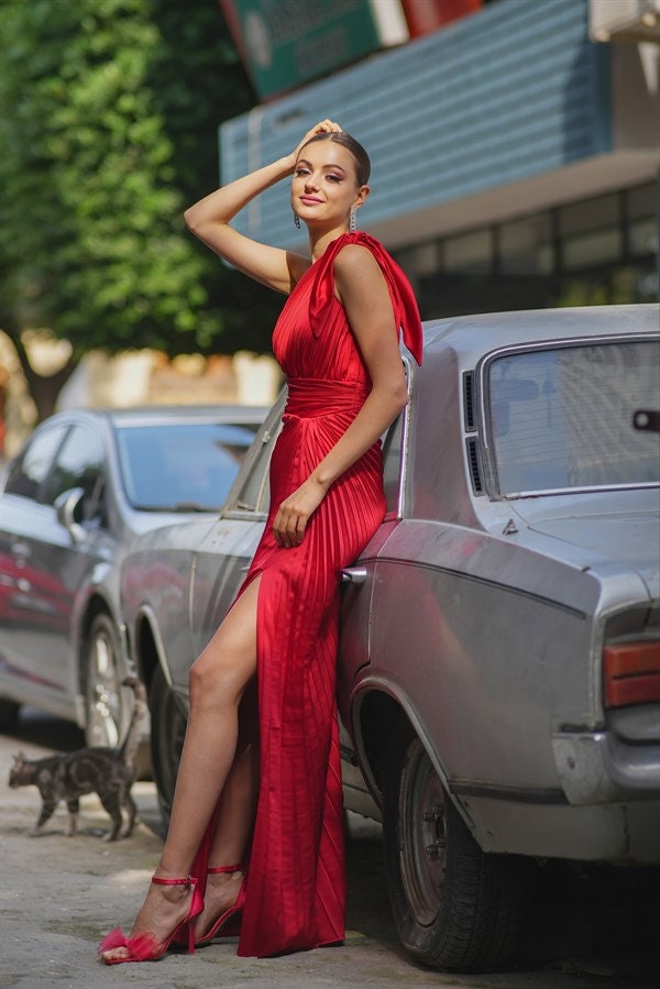 Trendy Black One-Shoulder Junior Satin Sexy Slit A-line Evening Gown JTE834