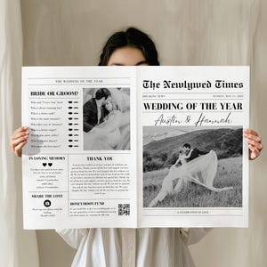 Pode incluir: Um anúncio de casamento em estilo jornal, intitulado "The Newlywed Times", com o título "Wedding of the Year". Apresenta fotos do casal, uma lista de perguntas e uma mensagem de agradecimento. O anúncio é segurado por uma pessoa.