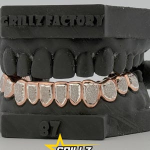 Niestandardowe grille Rose Frame Grillz, wykończenie diamentowym pyłem, złoto lub srebro 925, zestaw form