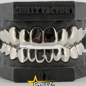 Custom plain gold grillz with smooth polished finish - classic hip-hop dental jewelry