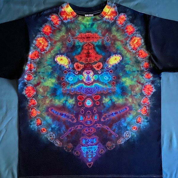 XL Tie Dye T-Shirt 'Bell Wizard w/ 18 color Honeycomb'