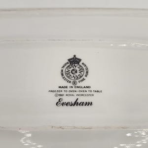 May include: White porcelain serving dish with the Royal Worcester mark. The dish has the text "Made in England" and "Evesham" printed on it. The dish is freezer to oven to table.