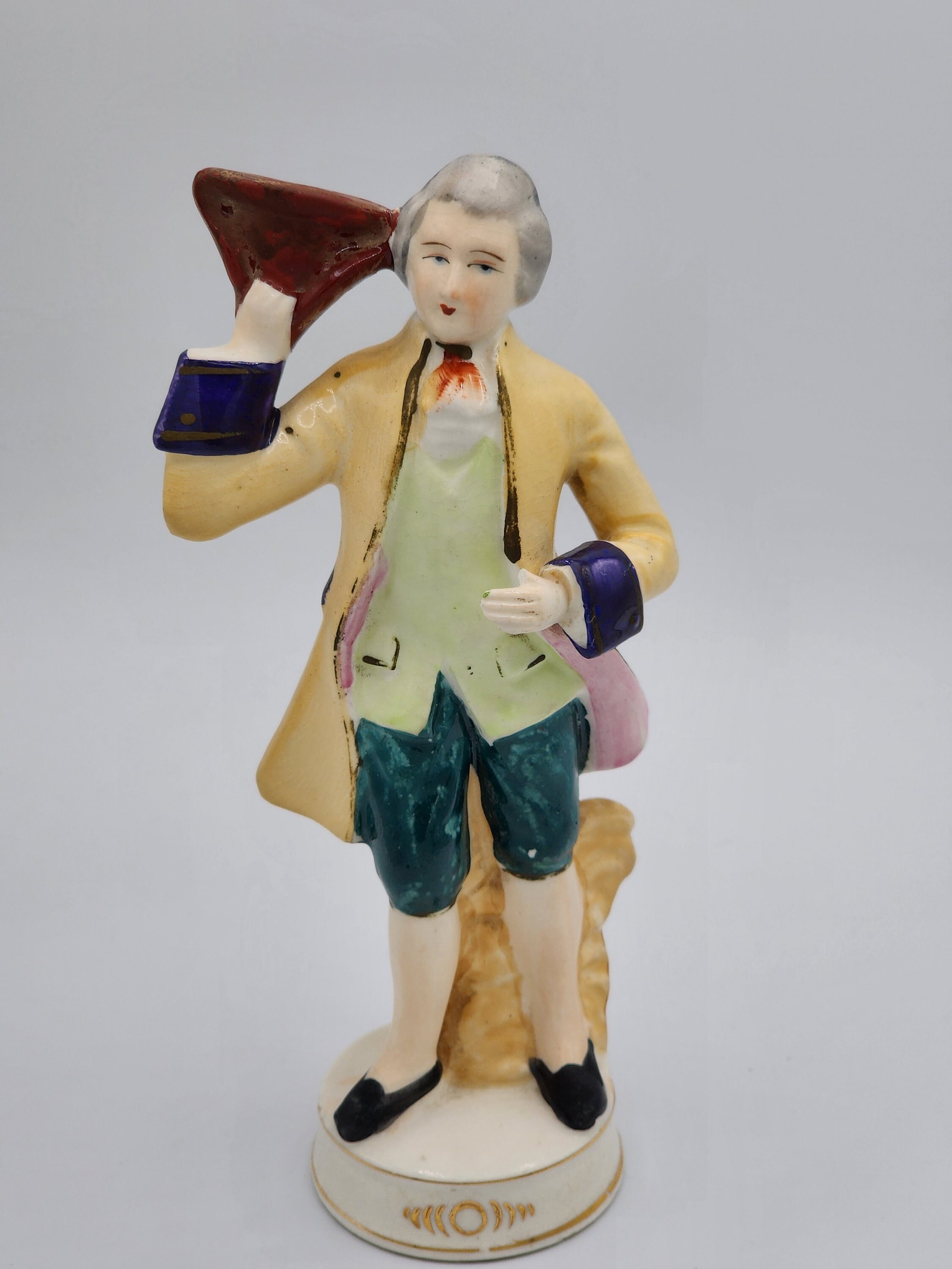 ビクトリア朝時代の男性像 - 帽子を頭にかぶった姿 - 占領下の日本で作られた