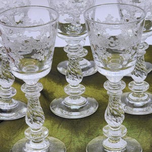 11x Very Elegant Vintage Etched Crystal Elegant Small Cordial Glasses