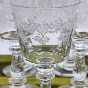 11x Very Elegant Vintage Etched Crystal Elegant Small Wine Glasses