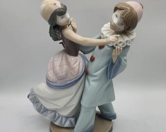 美しいリヤドロ「仮面舞踏会」磁器フィギュア - 踊る仮面をつけた少年と少女のカップル | #5452