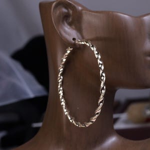 10k Gold 2 Different Size Twist Hoop Earrings / 10k Gold Earrings Women / Heavue / Gift / Gift For Her / Valentine Gift bild 7