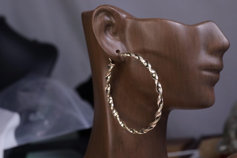 10k Gold 2 Different Size Twist Hoop Earrings / 10k Gold Earrings Women / Heavue / Gift / Gift For Her / Valentine Gift bild 4