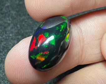 Äthiopischer Schwarzopal-Cabochon, 6.25 Karat Ovaler Edelstein (19X11X8 MM)