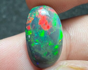 Natürlicher äthiopischer Schwarzopal Cabochon 4.45 Karat, Oval (15X9X6 MM)