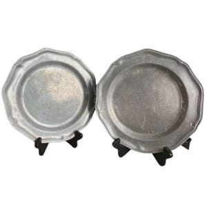 Vtg 1970s PAIR of WILTON RWP Armetale Pewter Dinner Plates Columbia Pa 9&quot; D