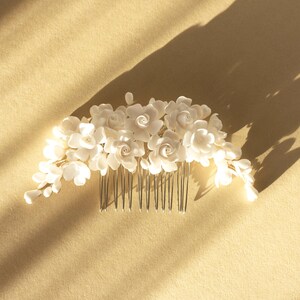 Ivory Whisper – Delicate Floral Hair Comb for Brides