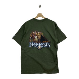 Camisa de manga corta verde con estampado del personaje del juego de cartas MAGIC NEMESIS vintage