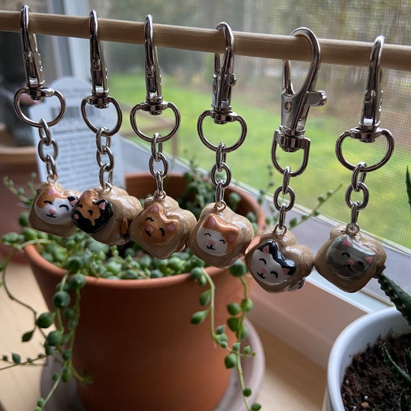 Cat loaf keychain