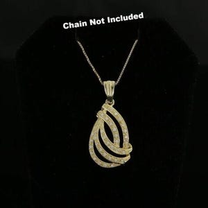Diamond Celebrity&#39;s 925 Sterling Yellow Silver FASHION Shape Pendant with 0.00ct Cubic Zirconia