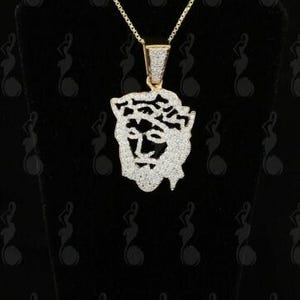 Diamond Celebrity&#39;s Yellow 925 Sterling Silver Jesus Face Shape Pendant with 2.69ct Cubic Zirconia