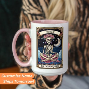 Tazza regalo Drama Queen Regalo personalizzato per Impiegato Regalo per Lei Regalo per Amante dell'Occulto Regalo dei Tarocchi per Regalo dei Tarocchi Unico per la Fidanzata