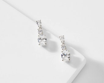 Orecchini pendenti a pera e ovale con moissanite da 7,00 ct in oro massiccio 14 carati • Taglio a pera, ovale • Moissanite • Orecchini pendenti in oro • Moissanite • Regalo