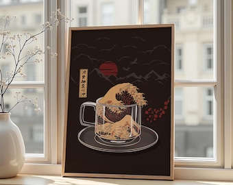 Può includere: Stampa artistica incorniciata con una tazza di vetro trasparente con un design a onda giapponese. L'opera d'arte include un sole rosso, montagne e testo giapponese. La tazza è su un piattino nero su sfondo scuro.