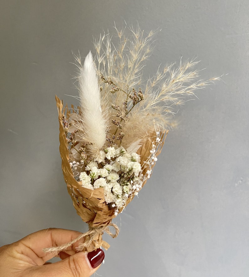 Couronne de fleurs séchées blanches, cadeau de fleurs de demoiselle d'honneur, couronne de cheveux rustique et bohème, couronne de petite fille, accessoire de cheveux de mariée, couronne de fiançailles Mini bouquet