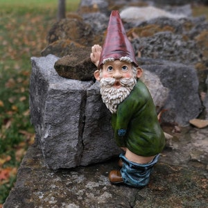 Cheeky Peeing Gnome Statue: Playful Dwarf Figurine for Fairy Gardens and Home Decoration