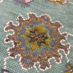 グリーンのウシャックラグ、ハンドメイドウールのヴィンテージトルコ絨毯、8x10インチの花柄エリアラグ、カラフルなパステルカラーのアンティーク調ラグ（リビングルーム、寝室の装飾用）
